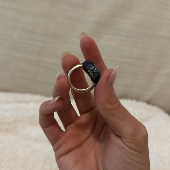 Stunning Blue Crystal Cocktail Ring - Picture 8 of 12